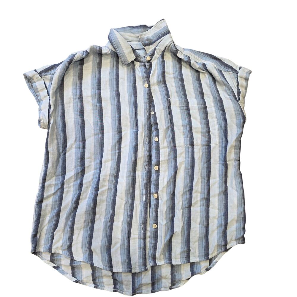 EUC Style & Co blue and white striped sleeveless button up top sz M